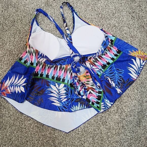 Plus Size Blue Floral Two Piece Swimsuit - Picture 4 of 5